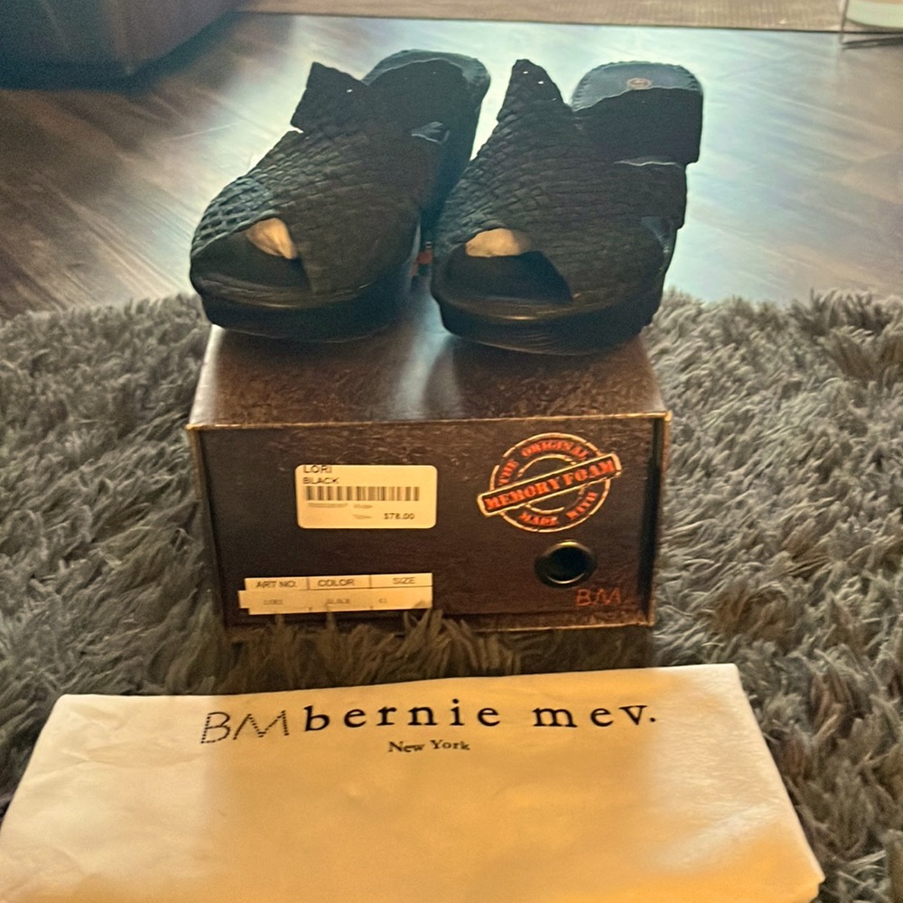BM Bernie Mel  New York LORI  Black 41